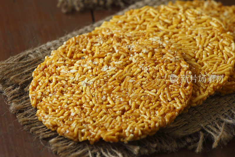 Bhujia Chikki, Sev Chikki, Sev Gajak, Namkeen Chikki, Sevpatti, Sevpapdi或Sev Jaggery